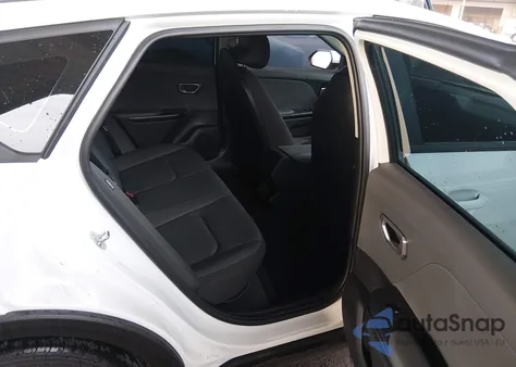 2025 Kia K4 Lxs z USA, uszkodzony, nr VIN 3KPFT4DE0SE165667